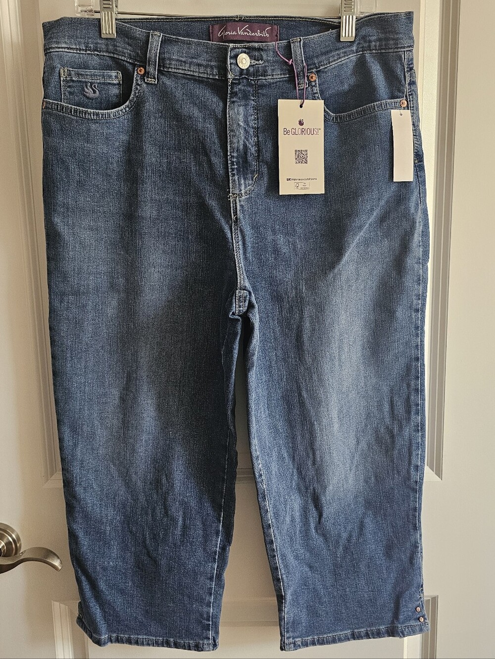 NWT GLORIA VANDERBILT Amanda Classic Rise/Flawless Stretch Denim Capris Size 12